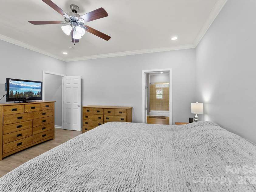 10715 Paxtons Place, Davidson, NC 28036.  MLS# CAR4283419, YatesRealty ID 28588. Primary Bedroom