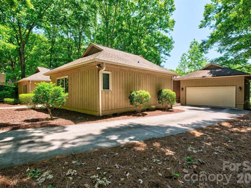 6 Honeysuckle Woods, Lake Wylie, SC 29710.  MLS# CAR4383785, YatesRealty ID 28590. 2 car detached garage