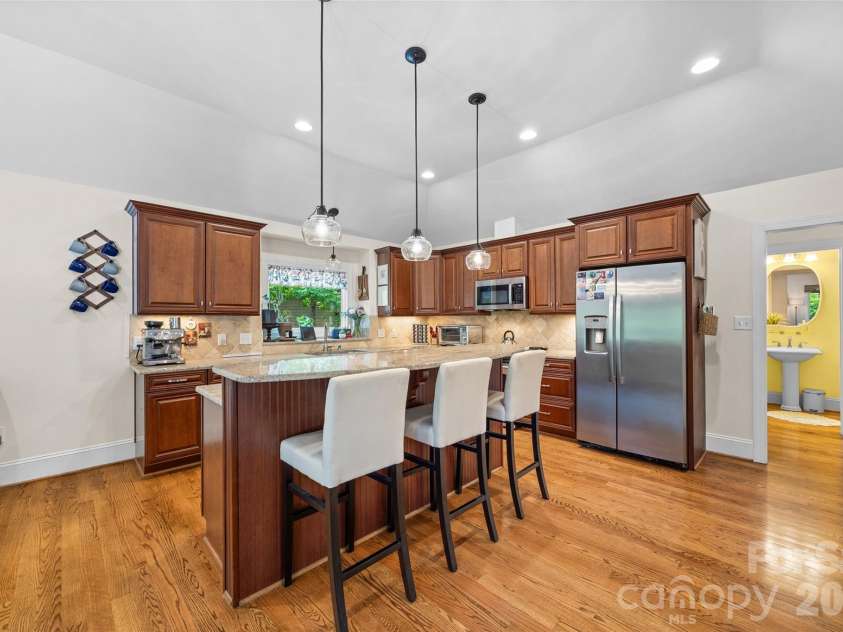 6 Honeysuckle Woods, Lake Wylie, SC 29710.  MLS# CAR4383785, YatesRealty ID 28590. Also, additional seating