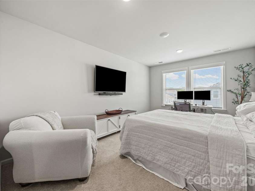 2511 Duncan Avenue, Charlotte, NC 28205.  MLS# CAR4383091, YatesRealty ID 28591. 3rd floor bedroom