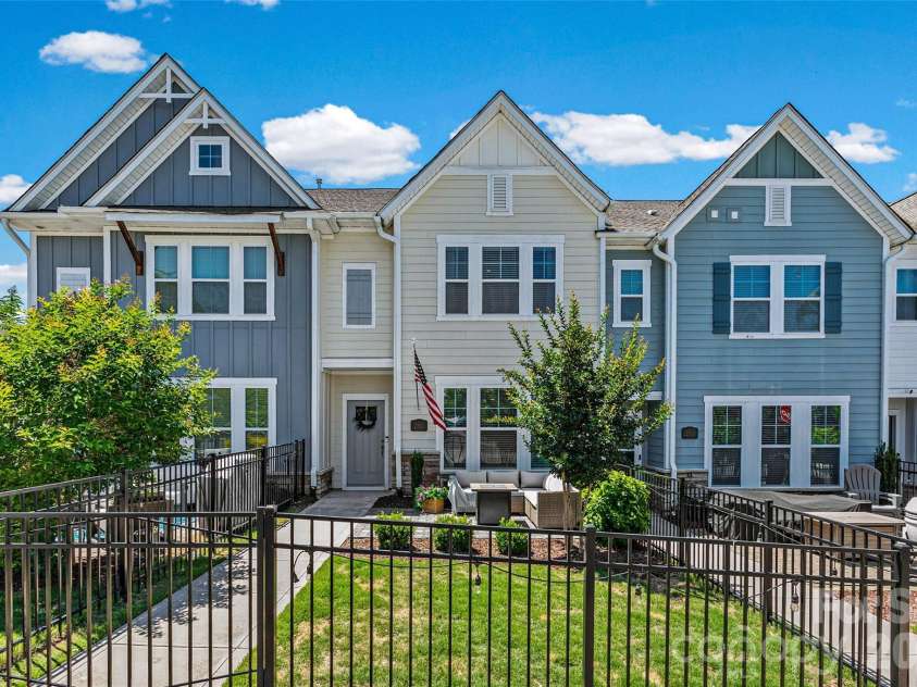 2511 Duncan Avenue, Charlotte, NC 28205.  MLS# CAR4383091, YatesRealty ID 28591. Fenced front yard
