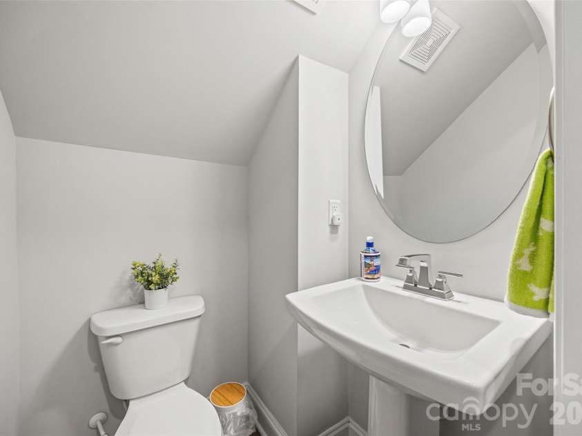 2511 Duncan Avenue, Charlotte, NC 28205.  MLS# CAR4383091, YatesRealty ID 28591. Half bath for visitors