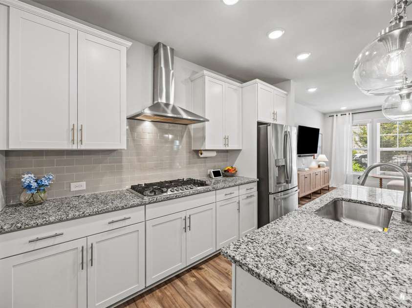 2511 Duncan Avenue, Charlotte, NC 28205.  MLS# CAR4383091, YatesRealty ID 28591. Open cheery kitchen