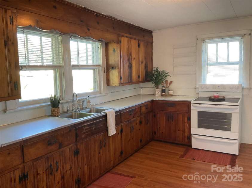 2138 Haven Circle, Lenoir, NC 28645.  MLS# CAR4263918, YatesRealty ID 28592. 