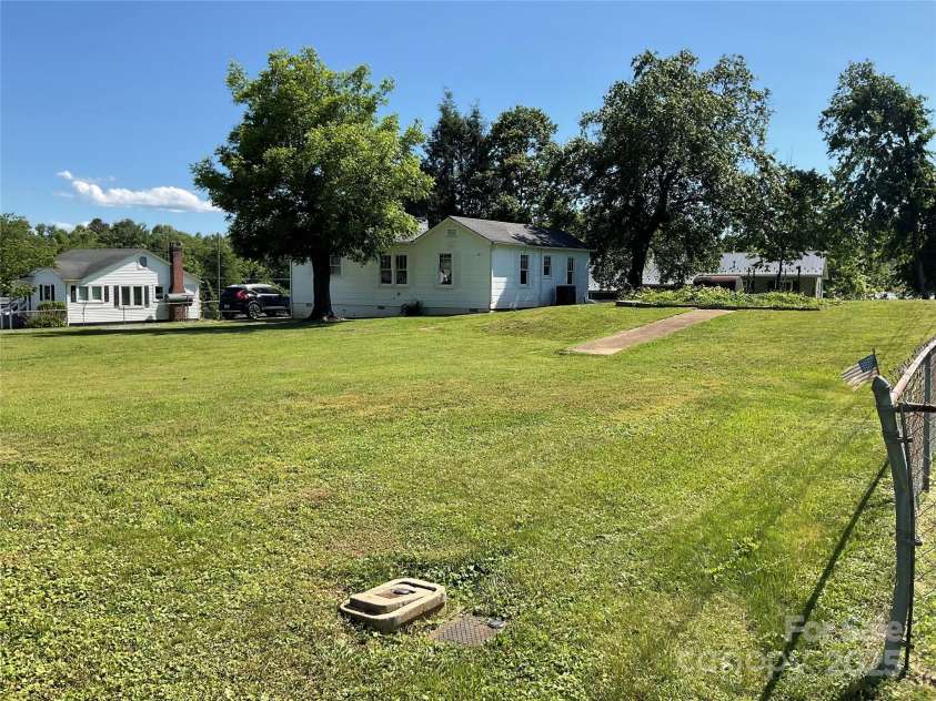 2138 Haven Circle, Lenoir, NC 28645.  MLS# CAR4263918, YatesRealty ID 28592. Large front yard