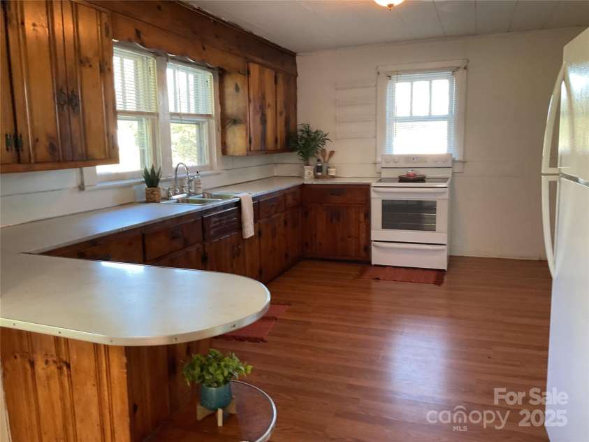 2138 Haven Circle, Lenoir, NC 28645.  MLS# CAR4263918, YatesRealty ID 28592. Spacious kitchen
