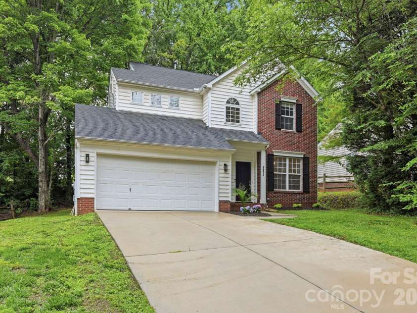 4902 Windchase Lane, Charlotte, NC 28269.  MLS# CAR4389569, YatesRealty ID 28592. 2-Car Garage