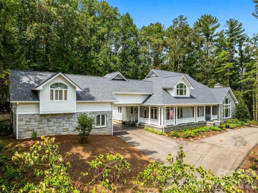 4 Cedar Hill Drive, Asheville, NC 28803.  MLS# CAR4390300, YatesRealty ID 28593. 