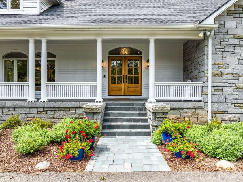 4 Cedar Hill Drive, Asheville, NC 28803.  MLS# CAR4390300, YatesRealty ID 28593. 