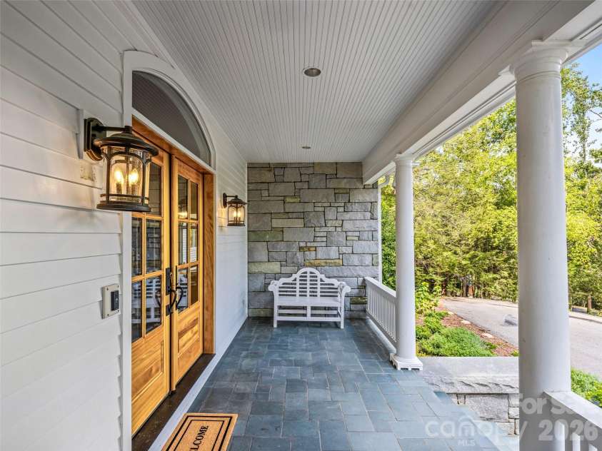 4 Cedar Hill Drive, Asheville, NC 28803.  MLS# CAR4390300, YatesRealty ID 28593. 