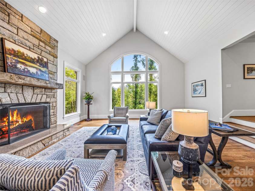 4 Cedar Hill Drive, Asheville, NC 28803.  MLS# CAR4390300, YatesRealty ID 28593. 