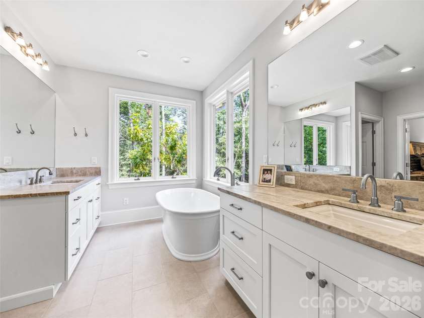 4 Cedar Hill Drive, Asheville, NC 28803.  MLS# CAR4390300, YatesRealty ID 28593. 