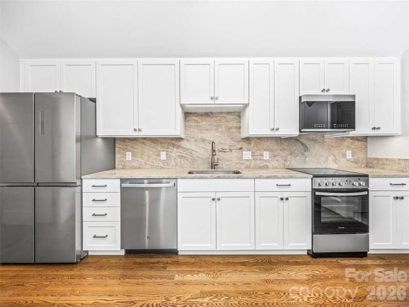 4 Cedar Hill Drive, Asheville, NC 28803.  MLS# CAR4390300, YatesRealty ID 28593. 