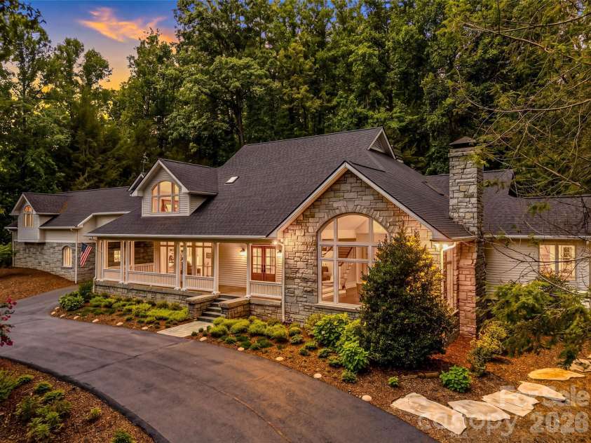 4 Cedar Hill Drive, Asheville, NC 28803.  MLS# CAR4390300, YatesRealty ID 28593. 
