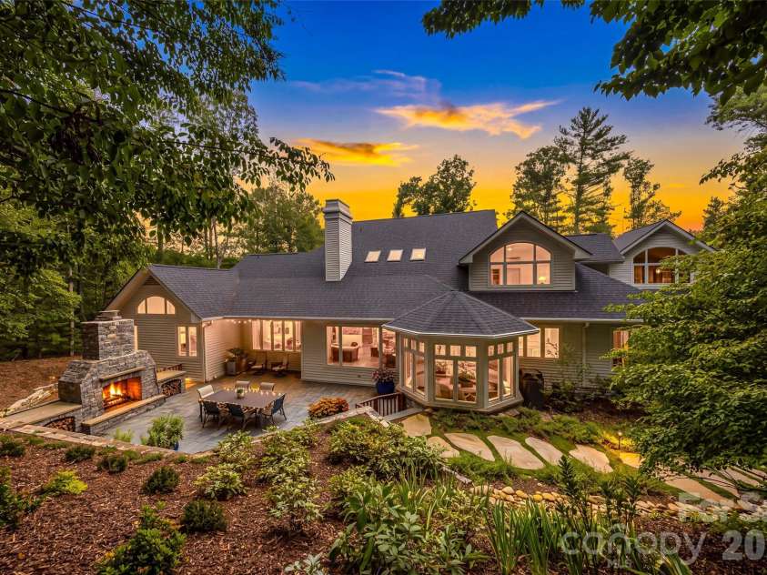 4 Cedar Hill Drive, Asheville, NC 28803.  MLS# CAR4390300, YatesRealty ID 28593. 