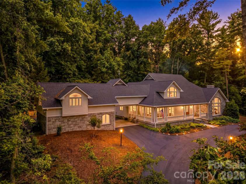 4 Cedar Hill Drive, Asheville, NC 28803.  MLS# CAR4390300, YatesRealty ID 28593. 