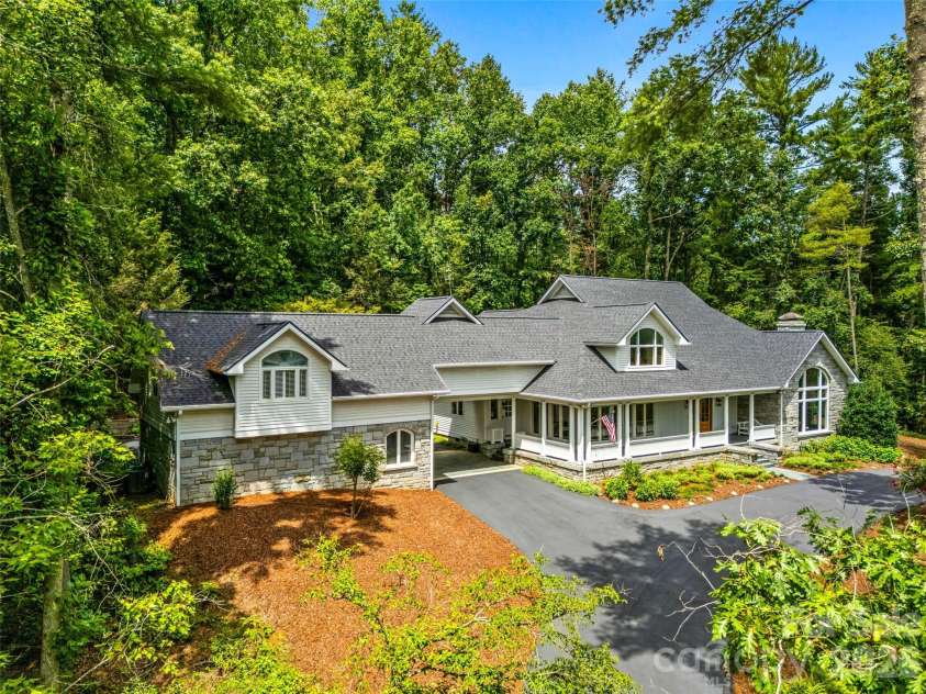 4 Cedar Hill Drive, Asheville, NC 28803.  MLS# CAR4390300, YatesRealty ID 28593. 