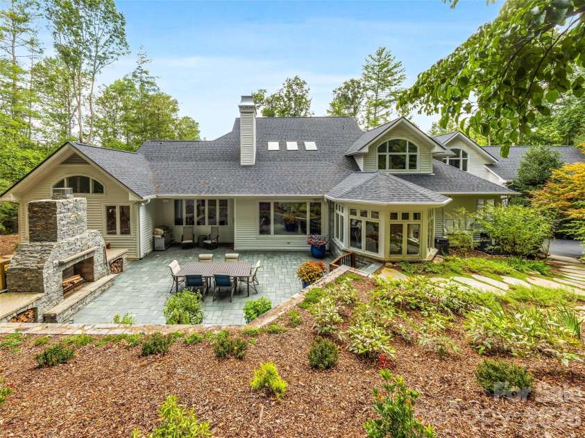 4 Cedar Hill Drive, Asheville, NC 28803.  MLS# CAR4390300, YatesRealty ID 28593. 