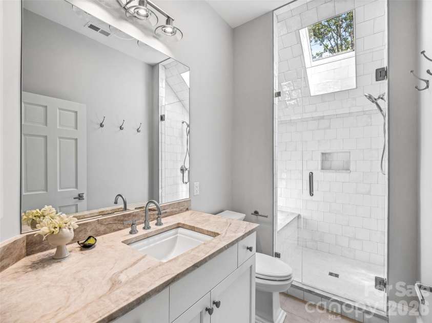 4 Cedar Hill Drive, Asheville, NC 28803.  MLS# CAR4390300, YatesRealty ID 28593. A guest bath