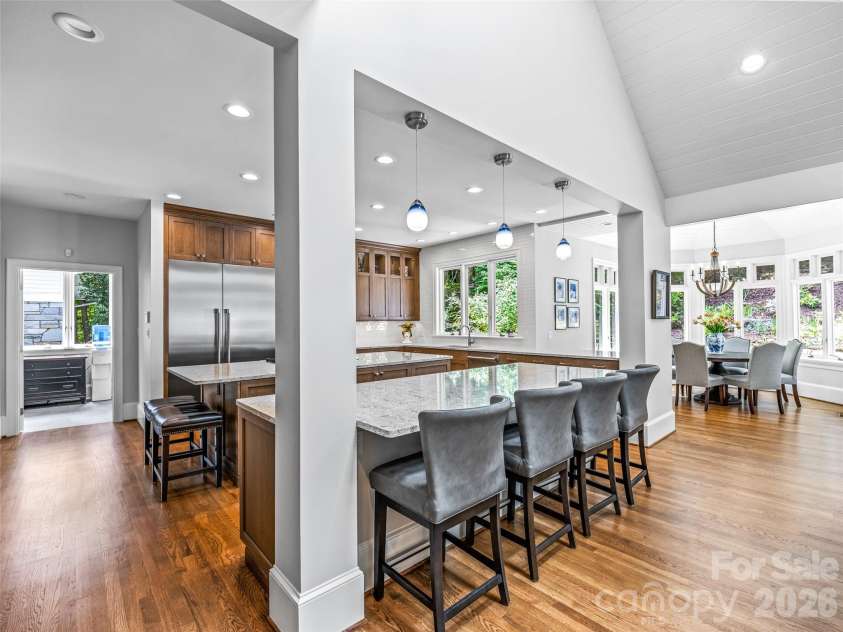 4 Cedar Hill Drive, Asheville, NC 28803.  MLS# CAR4390300, YatesRealty ID 28593. An ideal spot for a quick bite.