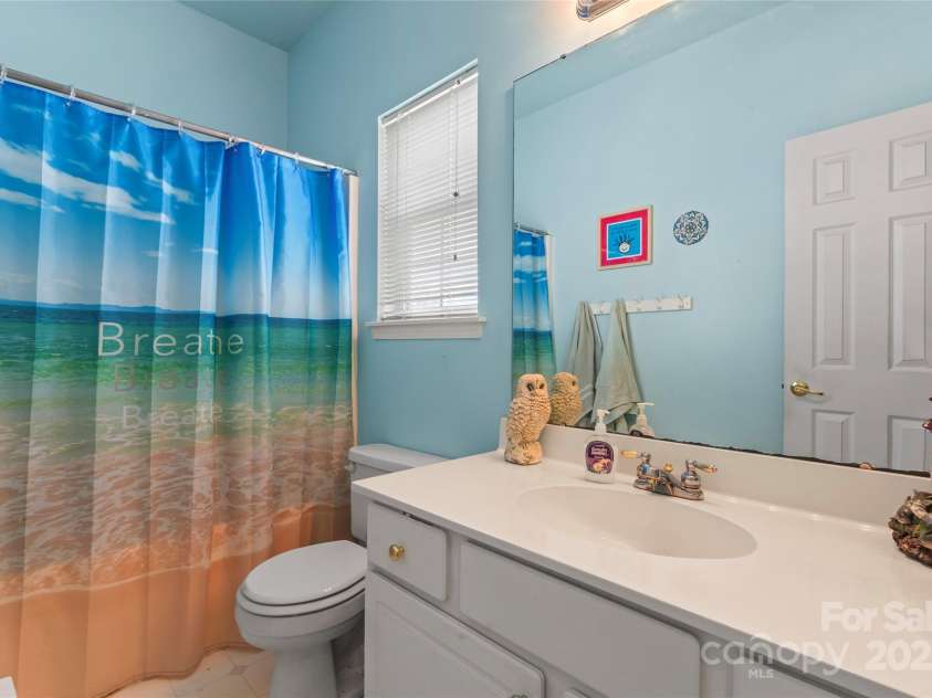 11913 Little Stoney Court, Charlotte, NC 28269.  MLS# CAR4249051, YatesRealty ID 28594. Bath