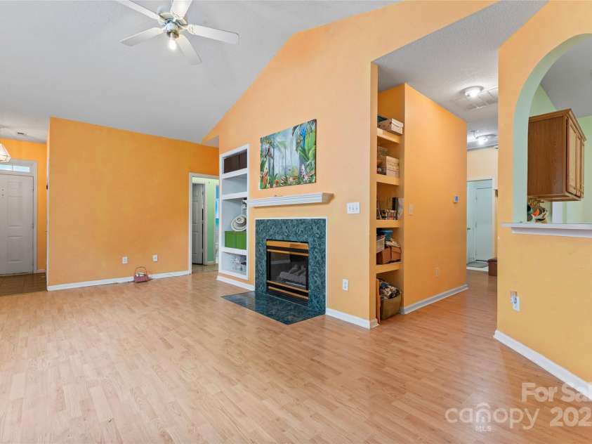 11913 Little Stoney Court, Charlotte, NC 28269.  MLS# CAR4249051, YatesRealty ID 28594. Great Room