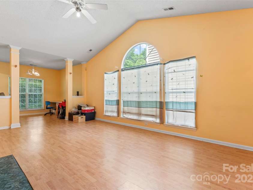 11913 Little Stoney Court, Charlotte, NC 28269.  MLS# CAR4249051, YatesRealty ID 28594. Great Room