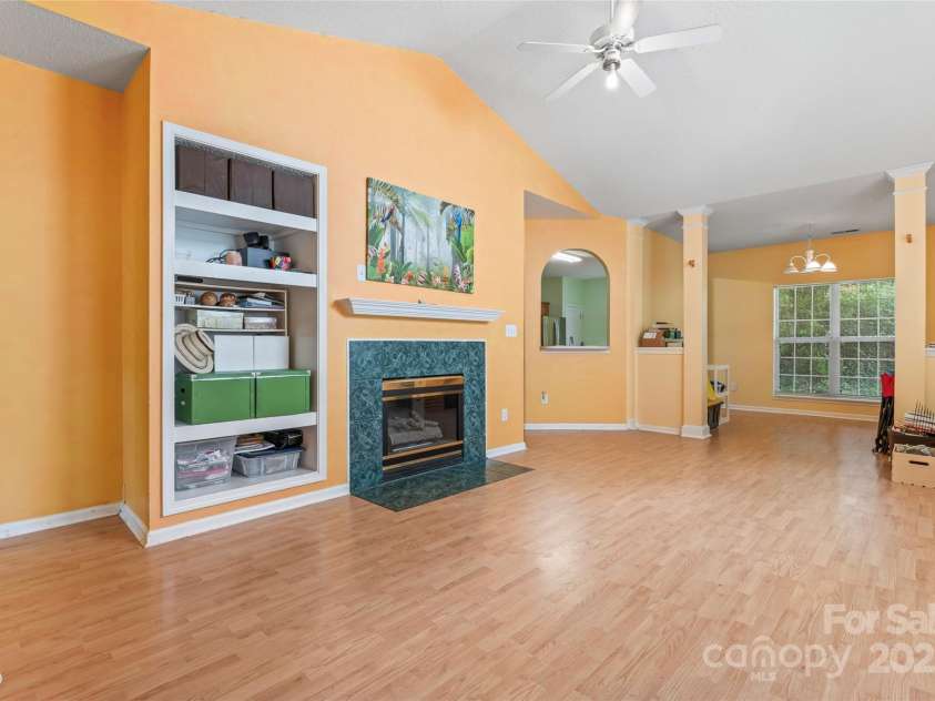 11913 Little Stoney Court, Charlotte, NC 28269.  MLS# CAR4249051, YatesRealty ID 28594. Great Room