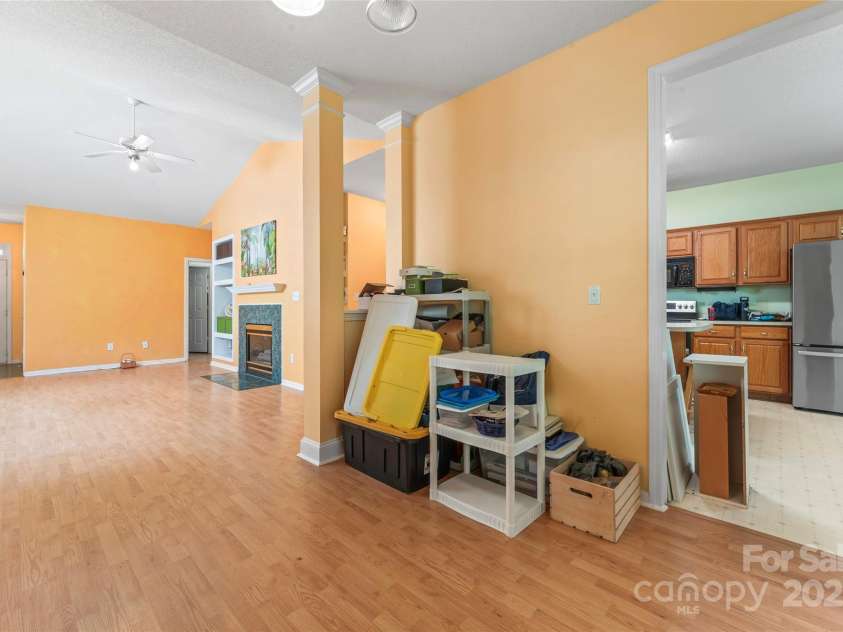 11913 Little Stoney Court, Charlotte, NC 28269.  MLS# CAR4249051, YatesRealty ID 28594. Great Room