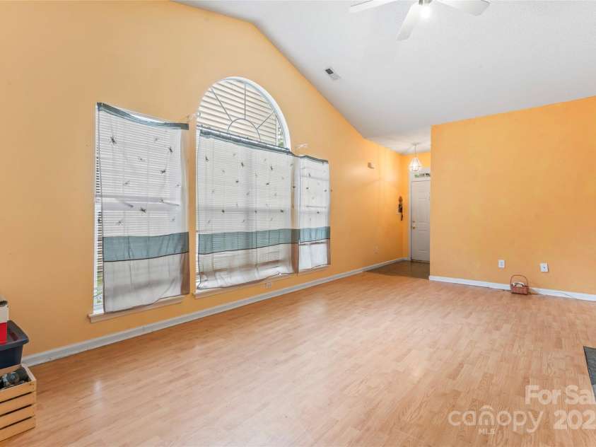 11913 Little Stoney Court, Charlotte, NC 28269.  MLS# CAR4249051, YatesRealty ID 28594. Great Room