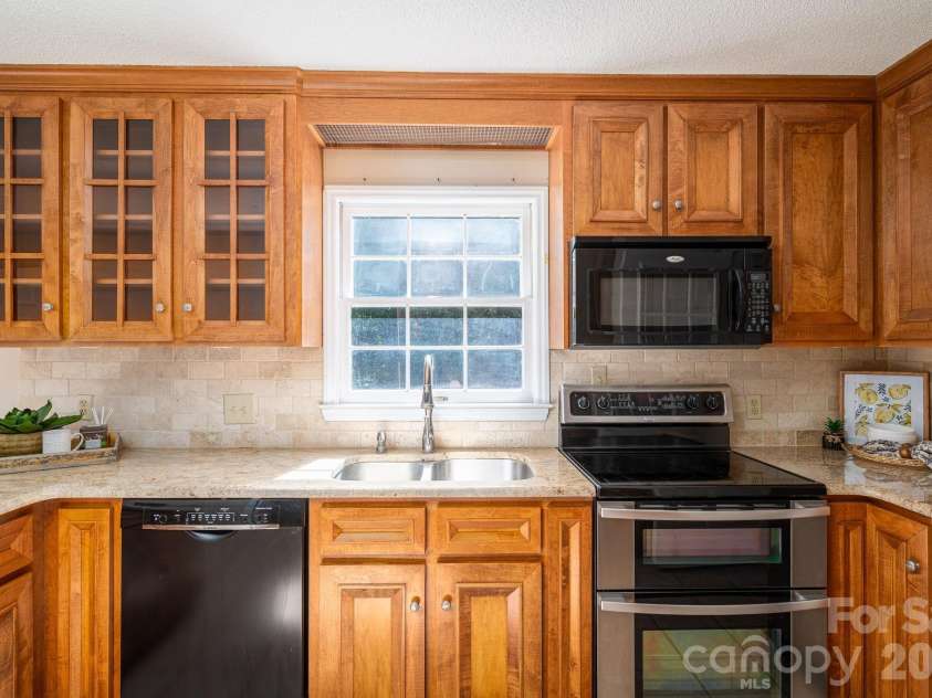 2302 Lowell Bethesda Road, Gastonia, NC 28056.  MLS# CAR4390007, YatesRealty ID 28594. 