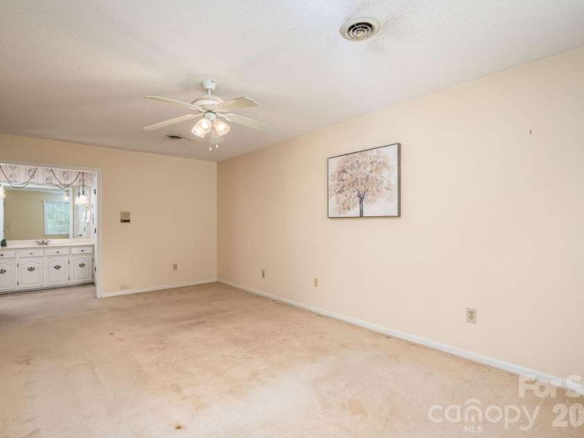 2302 Lowell Bethesda Road, Gastonia, NC 28056.  MLS# CAR4390007, YatesRealty ID 28594. 