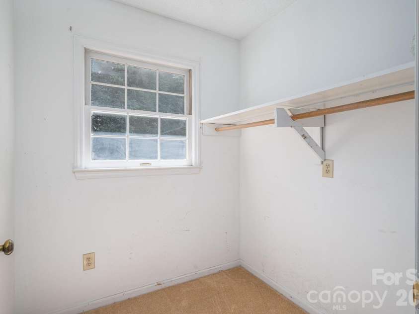2302 Lowell Bethesda Road, Gastonia, NC 28056.  MLS# CAR4390007, YatesRealty ID 28594. 