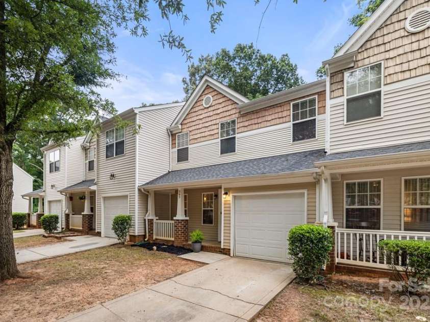 363 Doughton Lane, Charlotte, NC 28217.  MLS# CAR4280085, YatesRealty ID 28595. 