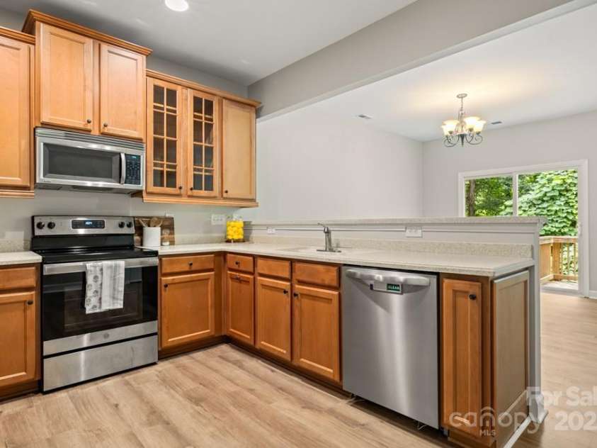 363 Doughton Lane, Charlotte, NC 28217.  MLS# CAR4280085, YatesRealty ID 28595. 