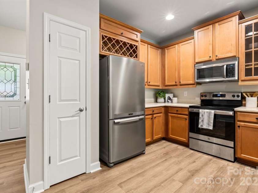 363 Doughton Lane, Charlotte, NC 28217.  MLS# CAR4280085, YatesRealty ID 28595. 