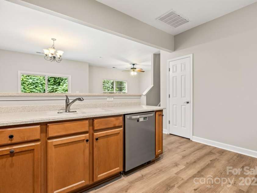 363 Doughton Lane, Charlotte, NC 28217.  MLS# CAR4280085, YatesRealty ID 28595. 