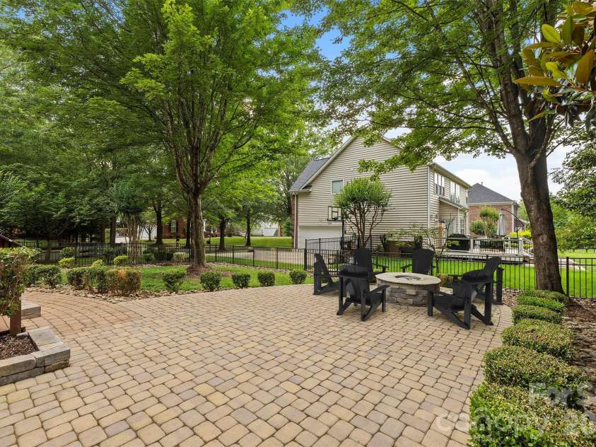 8023 Pendley Lane, Huntersville, NC 28078.  MLS# CAR4385393, YatesRealty ID 28595. 