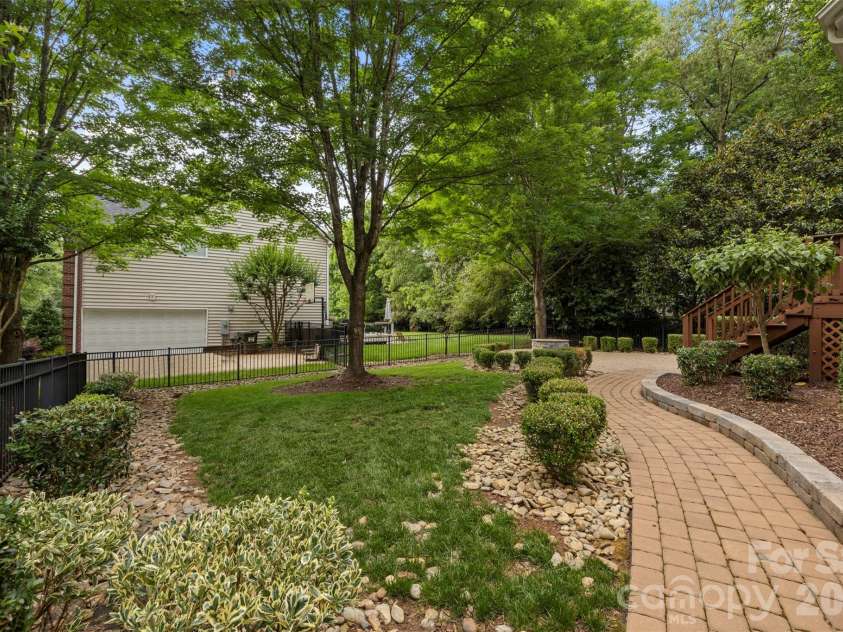 8023 Pendley Lane, Huntersville, NC 28078.  MLS# CAR4385393, YatesRealty ID 28595. 