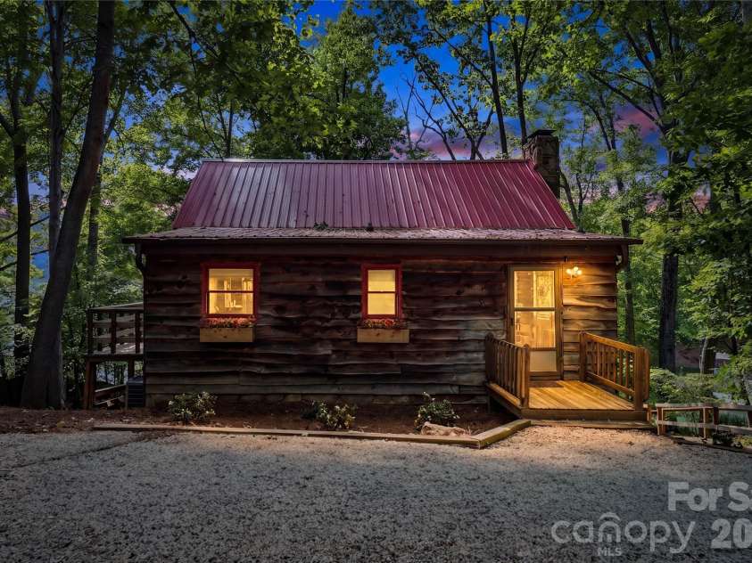 300 Clark Cove Road, Statesville, NC 28677.  MLS# CAR4384185, YatesRealty ID 28596. 