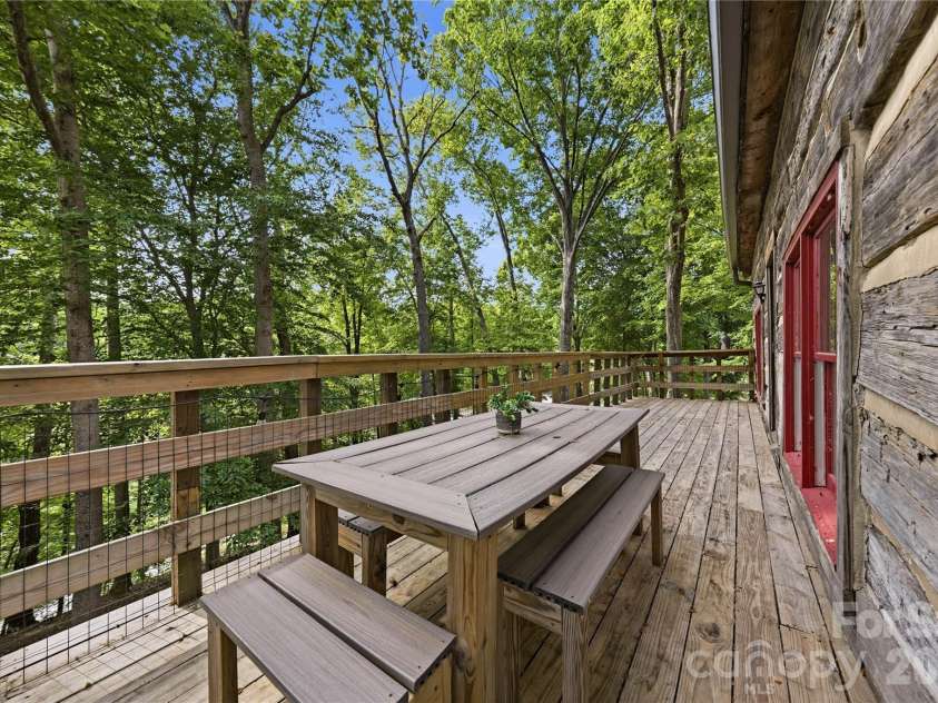 300 Clark Cove Road, Statesville, NC 28677.  MLS# CAR4384185, YatesRealty ID 28596. 