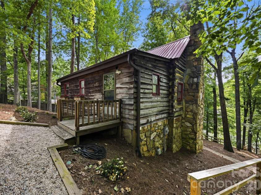 300 Clark Cove Road, Statesville, NC 28677.  MLS# CAR4384185, YatesRealty ID 28596. 