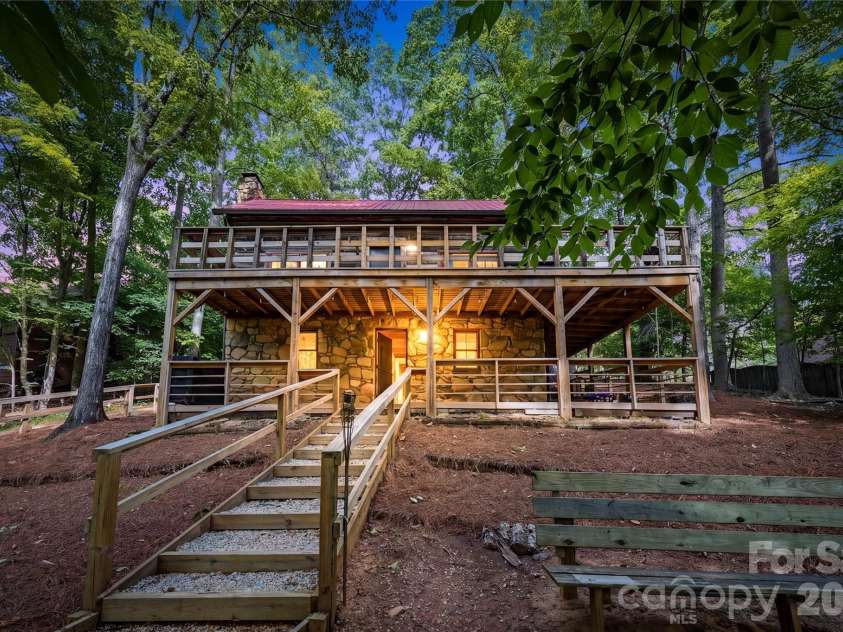300 Clark Cove Road, Statesville, NC 28677.  MLS# CAR4384185, YatesRealty ID 28596. 