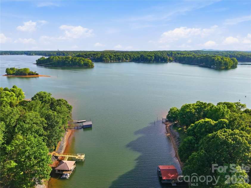 300 Clark Cove Road, Statesville, NC 28677.  MLS# CAR4384185, YatesRealty ID 28596. 