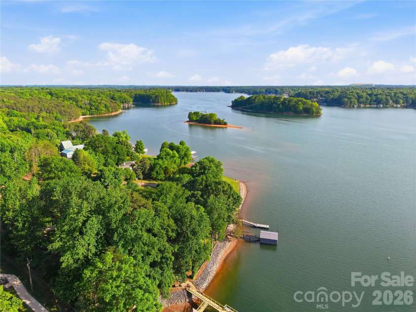300 Clark Cove Road, Statesville, NC 28677.  MLS# CAR4384185, YatesRealty ID 28596. 