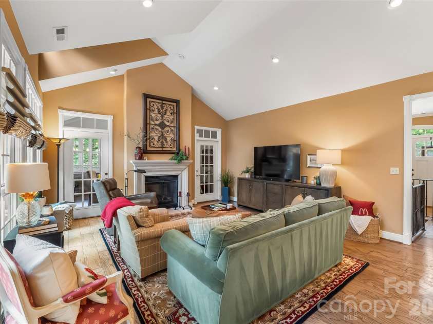 483 Cross Creek Drive, Marion, NC 28752.  MLS# CAR4384240, YatesRealty ID 28597. 