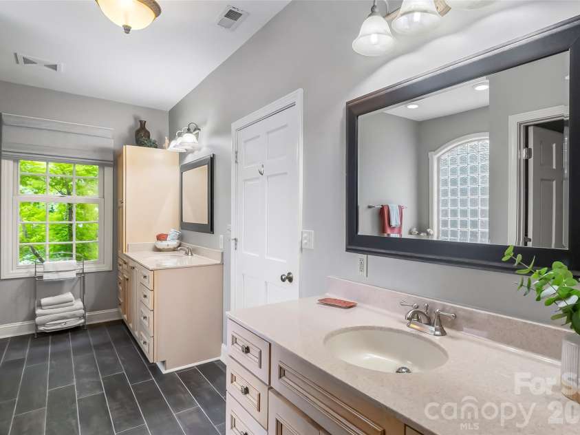 483 Cross Creek Drive, Marion, NC 28752.  MLS# CAR4384240, YatesRealty ID 28597. 