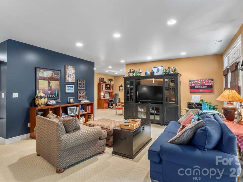 483 Cross Creek Drive, Marion, NC 28752.  MLS# CAR4384240, YatesRealty ID 28597. 