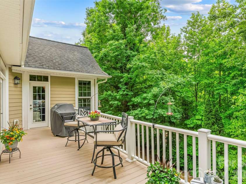 483 Cross Creek Drive, Marion, NC 28752.  MLS# CAR4384240, YatesRealty ID 28597. 