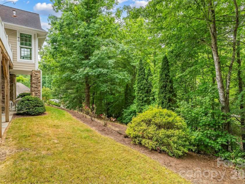483 Cross Creek Drive, Marion, NC 28752.  MLS# CAR4384240, YatesRealty ID 28597. 